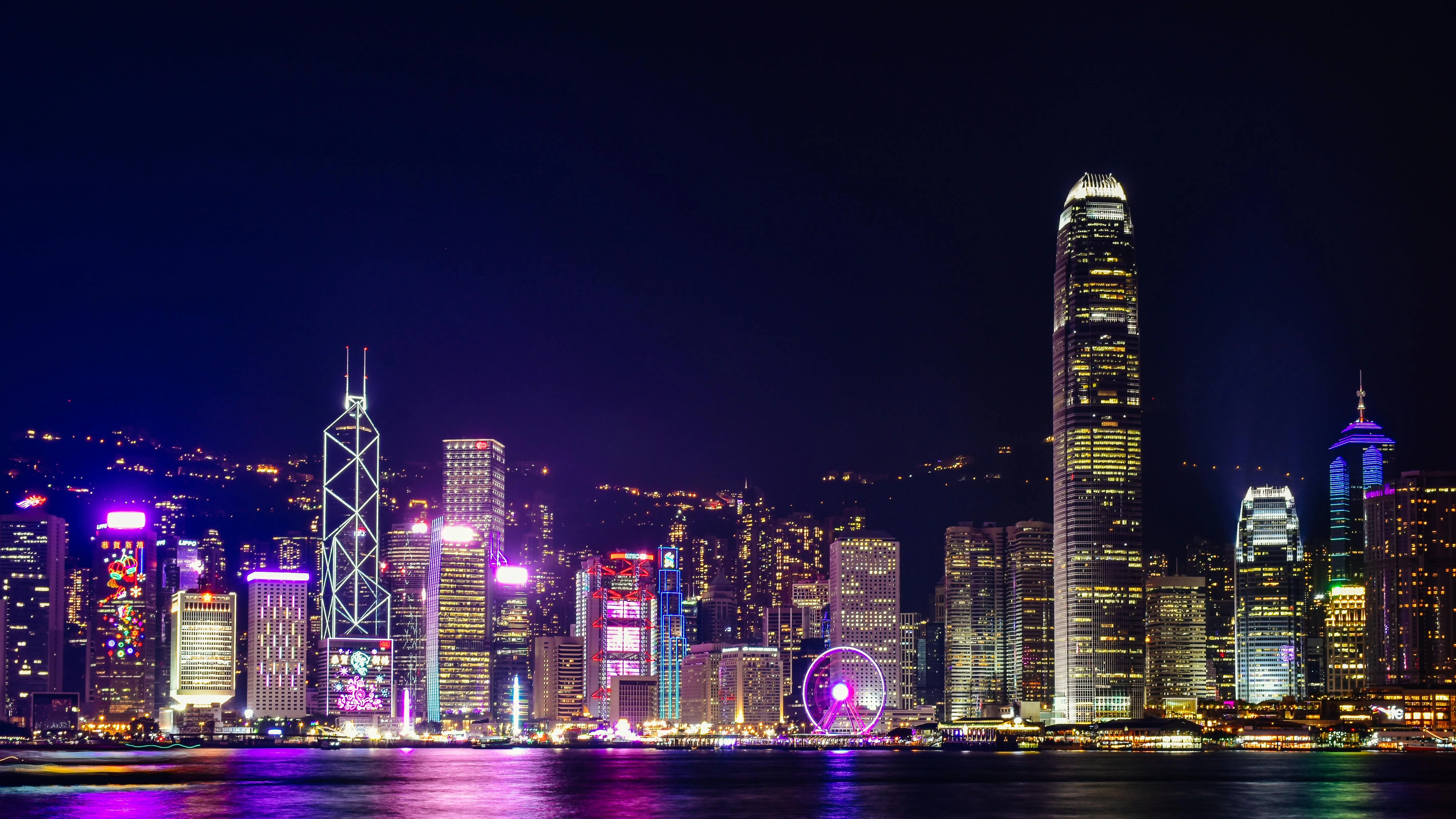 English-speaking private guide helping travelers beside Victoria Harbour in Hong Kong