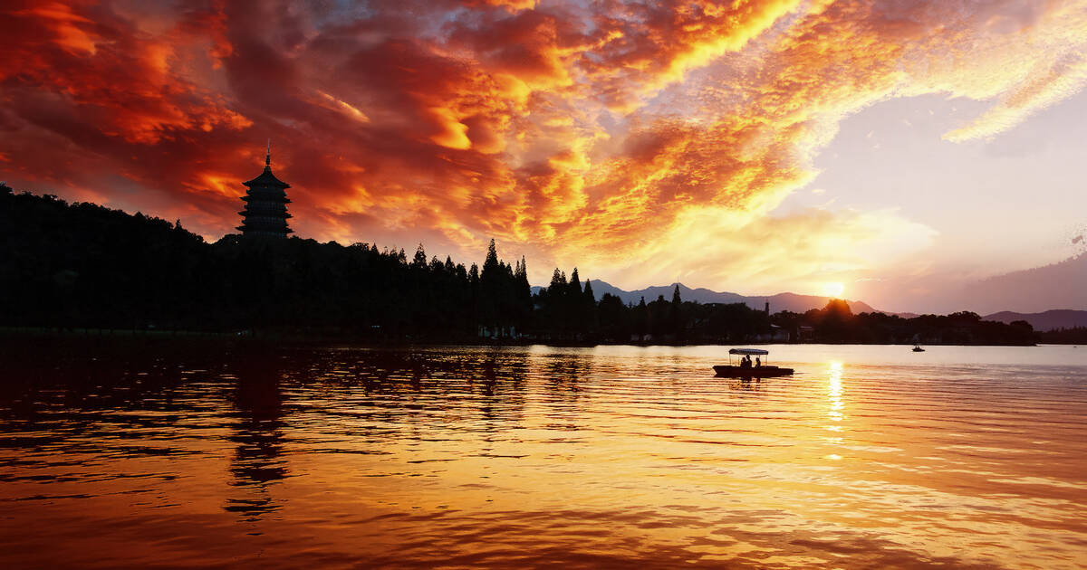 West Lake in Hangzhou at sunset