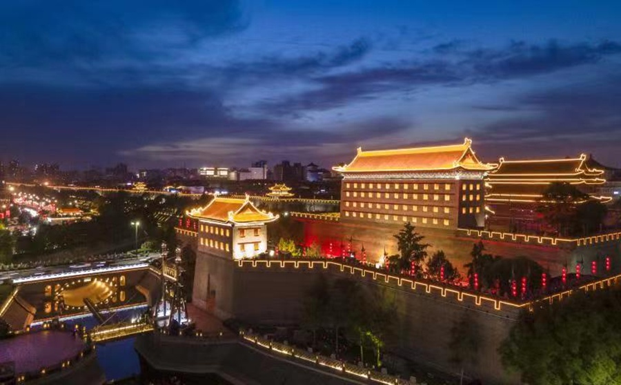 Xi'an City Wall at night